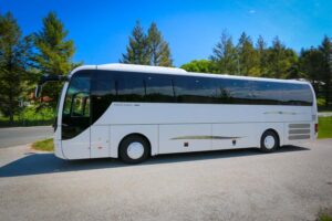 man-lions-coach-r07-bel (2)